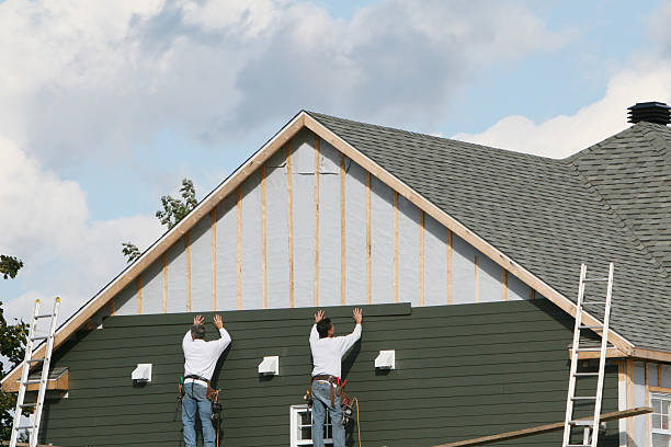 Professional Siding technician working in Sandy Hook, CT